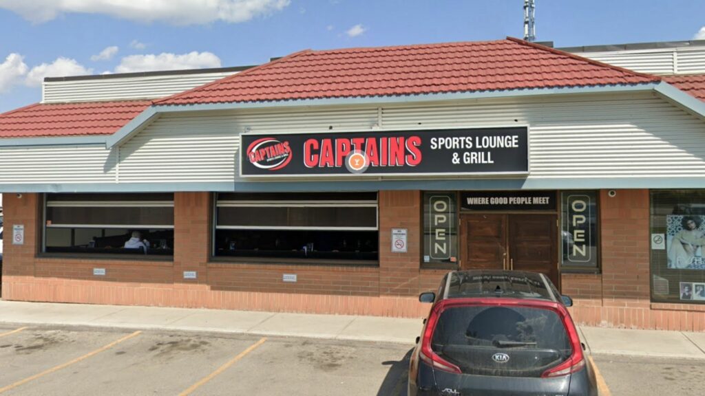 Captains Sports Lounge Grill wing night