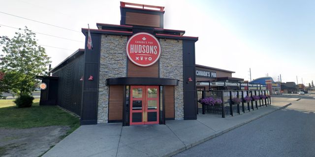 hudsons Canadas pub wing night