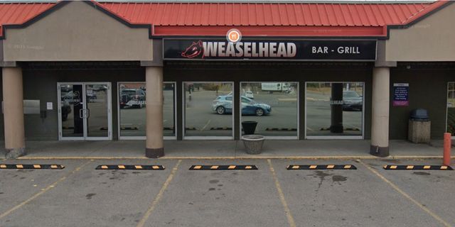 weaslehead bar and grill wing night